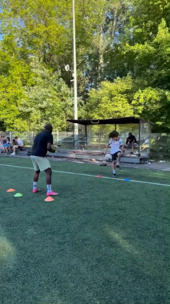 Coach leading an individual youth football session in Barcelona