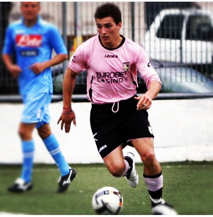 Entrenador jugando en las categorías inferiores del Palermo
